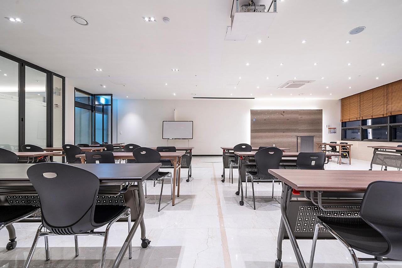 Wonju City Hotel Hyeoksin Экстерьер фото
