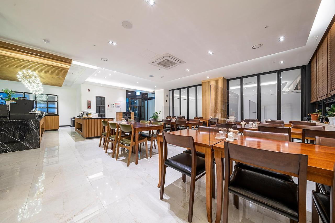 Wonju City Hotel Hyeoksin Экстерьер фото
