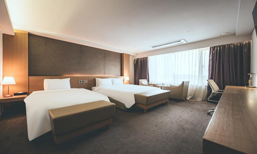 Wonju City Hotel Hyeoksin Экстерьер фото