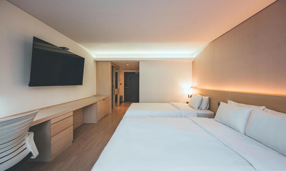 Wonju City Hotel Hyeoksin Экстерьер фото