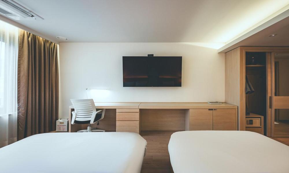 Wonju City Hotel Hyeoksin Экстерьер фото