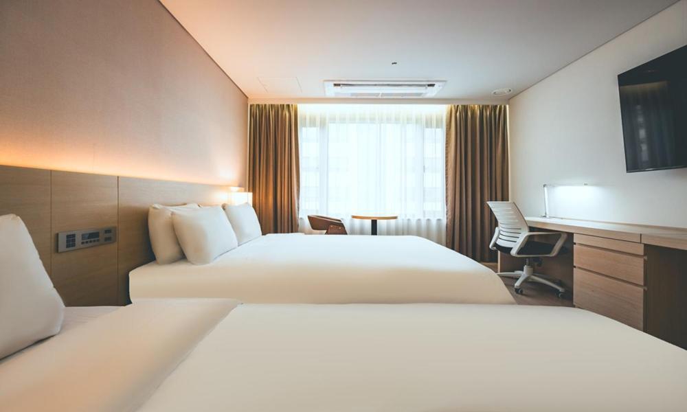 Wonju City Hotel Hyeoksin Экстерьер фото