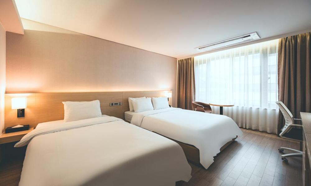Wonju City Hotel Hyeoksin Экстерьер фото