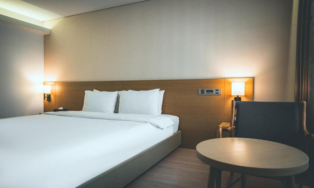 Wonju City Hotel Hyeoksin Экстерьер фото