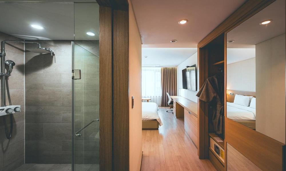Wonju City Hotel Hyeoksin Экстерьер фото