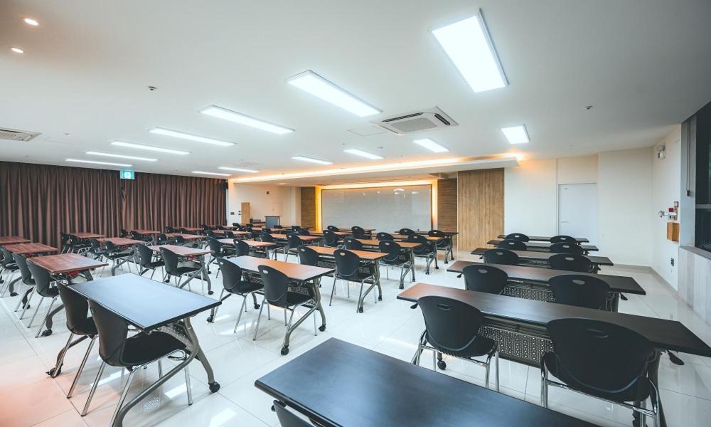 Wonju City Hotel Hyeoksin Экстерьер фото